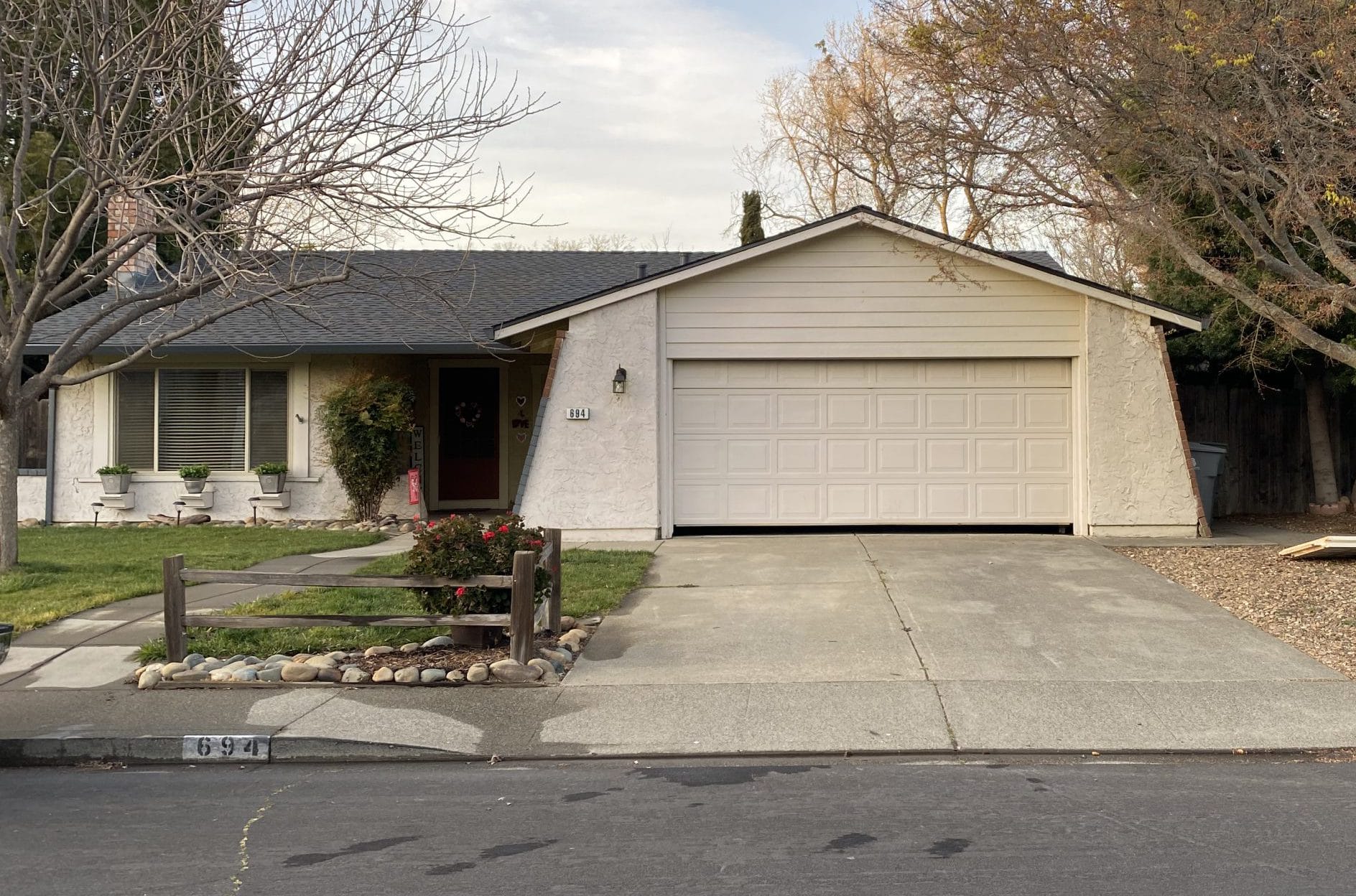 Residential Roofing GAF Timberline Charcoal Composition Shingles project at Vacaville, CA, USA