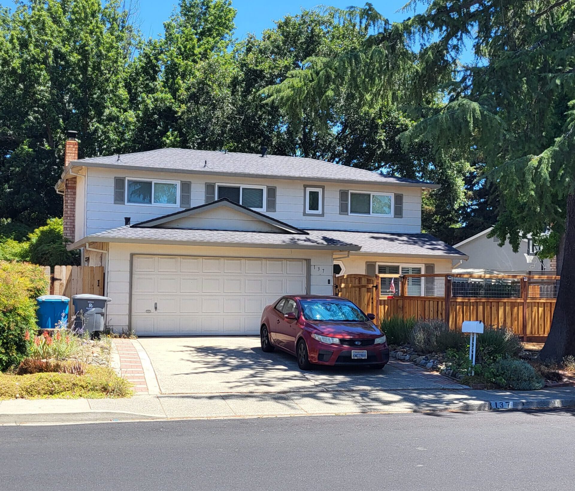 roof maintenance gutter cleaning metal panel metal paneling standing seem metal roof replacement concrete tile roof replacement composition asphalt shingle comp shingle roof replacement new roof re-roof roofing contractor roofing company roof leak roofer reroof Vacaville Fairfield Suisun Benicia Vallejo Rio Vista Concord Dixon Davis Woodland local roofer roof leak roof maintenance roof repair licensed roofer licensed contractor emergency roofing